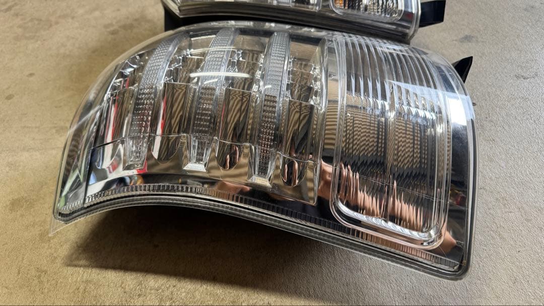 トヨタ純正　ウィッシュ　10系　クリテールランプ　左右セット