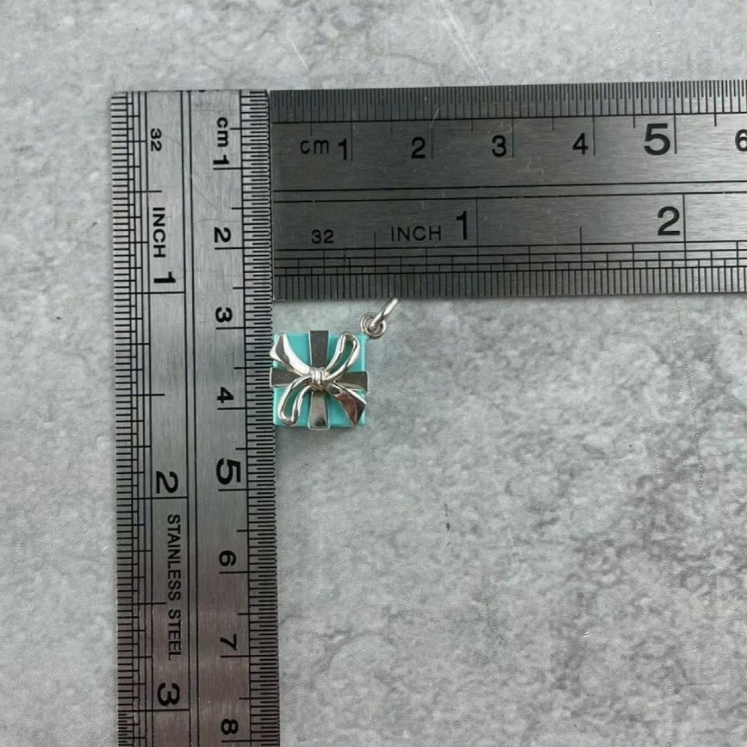 ティファニー ブルー プレゼントボックス エナメル ペンダント XE2fe