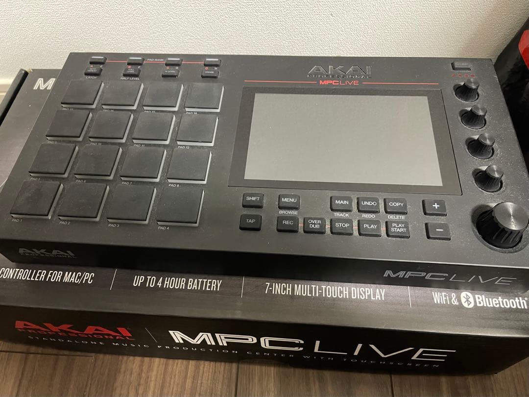 AKAI MPC Live MIDIコントローラー