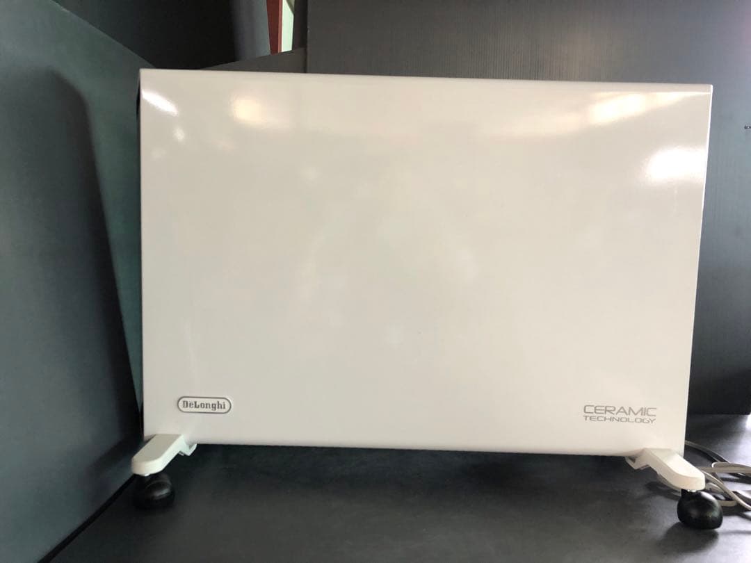 DeLonghi セラミックファンヒーター ホワイト（中古品）
