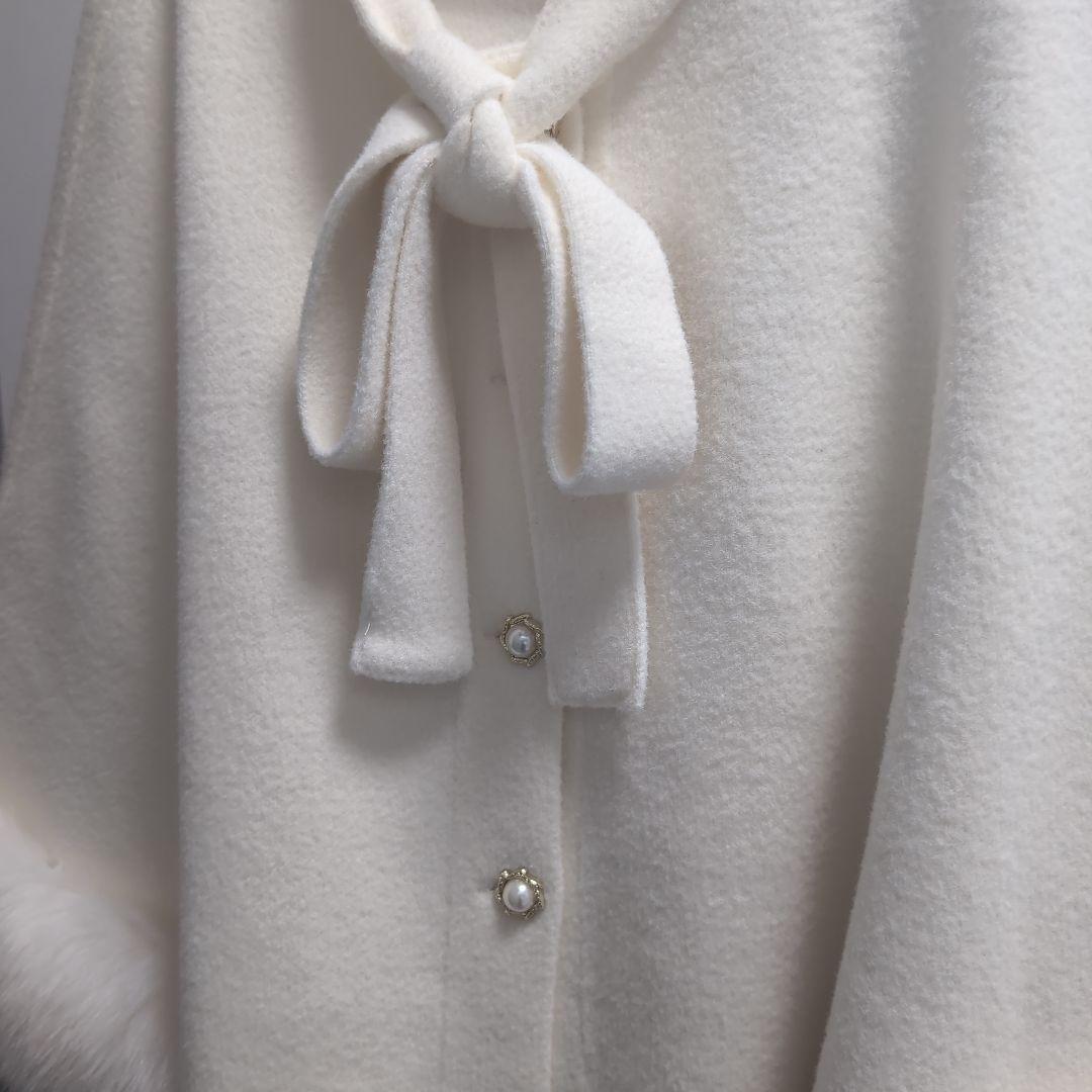 ファーカフス　リボン　ポンチョコート ホワイト◾️Frene フラーネ（中古）