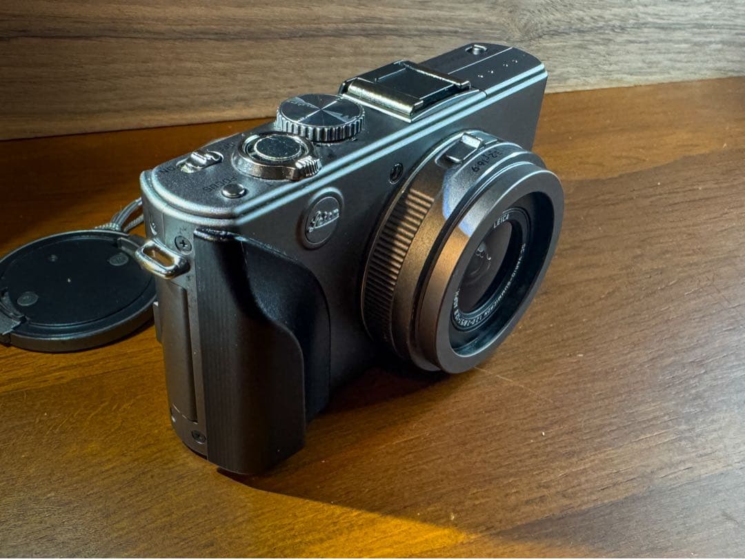 美品ライカ、「D-LUX 4」　チタンカラーの限定モデル