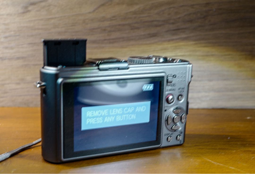 美品ライカ、「D-LUX 4」　チタンカラーの限定モデル