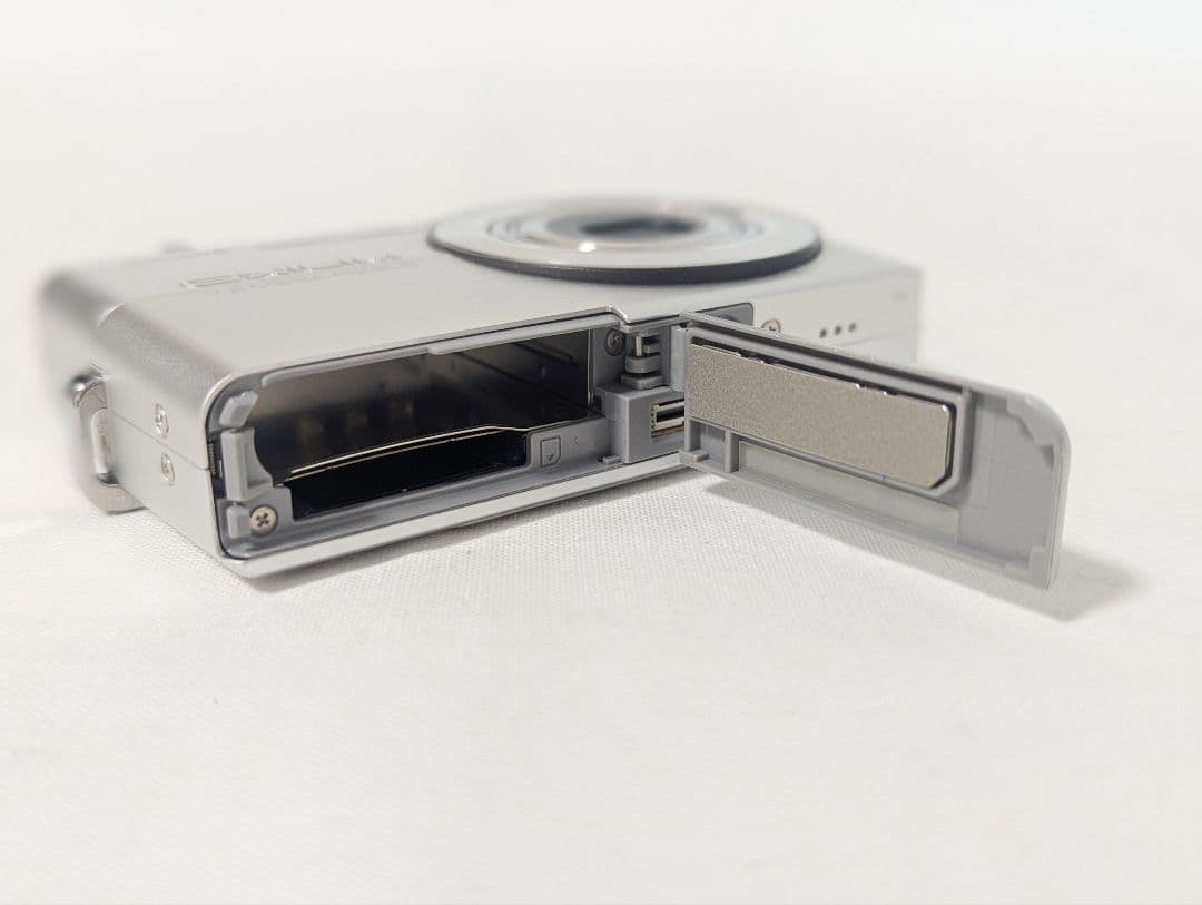 CASIO EXILIM EX-Z700 コンパクトデジタルカメラ シルバー