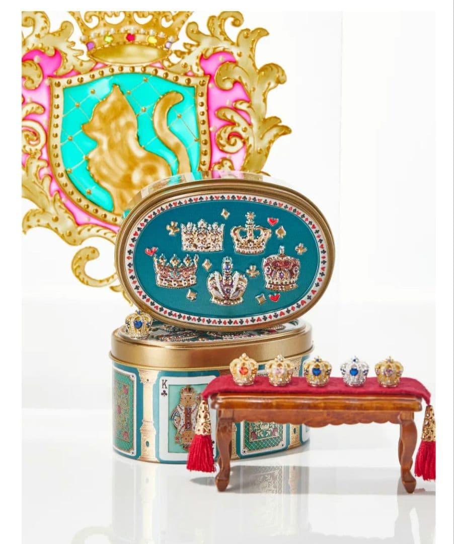 青山デカーボ　猫のトランプ缶2 新品未開封　王冠