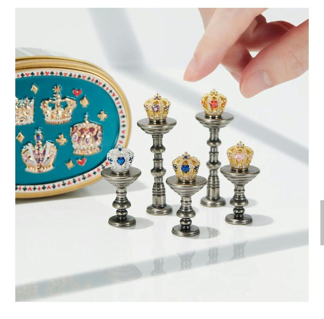 青山デカーボ　猫のトランプ缶2 新品未開封　王冠