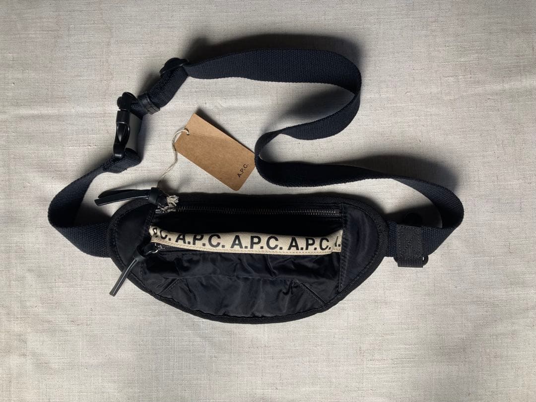 A.P.C. アーペーセー　ブラック ボディバッグ新品未使用