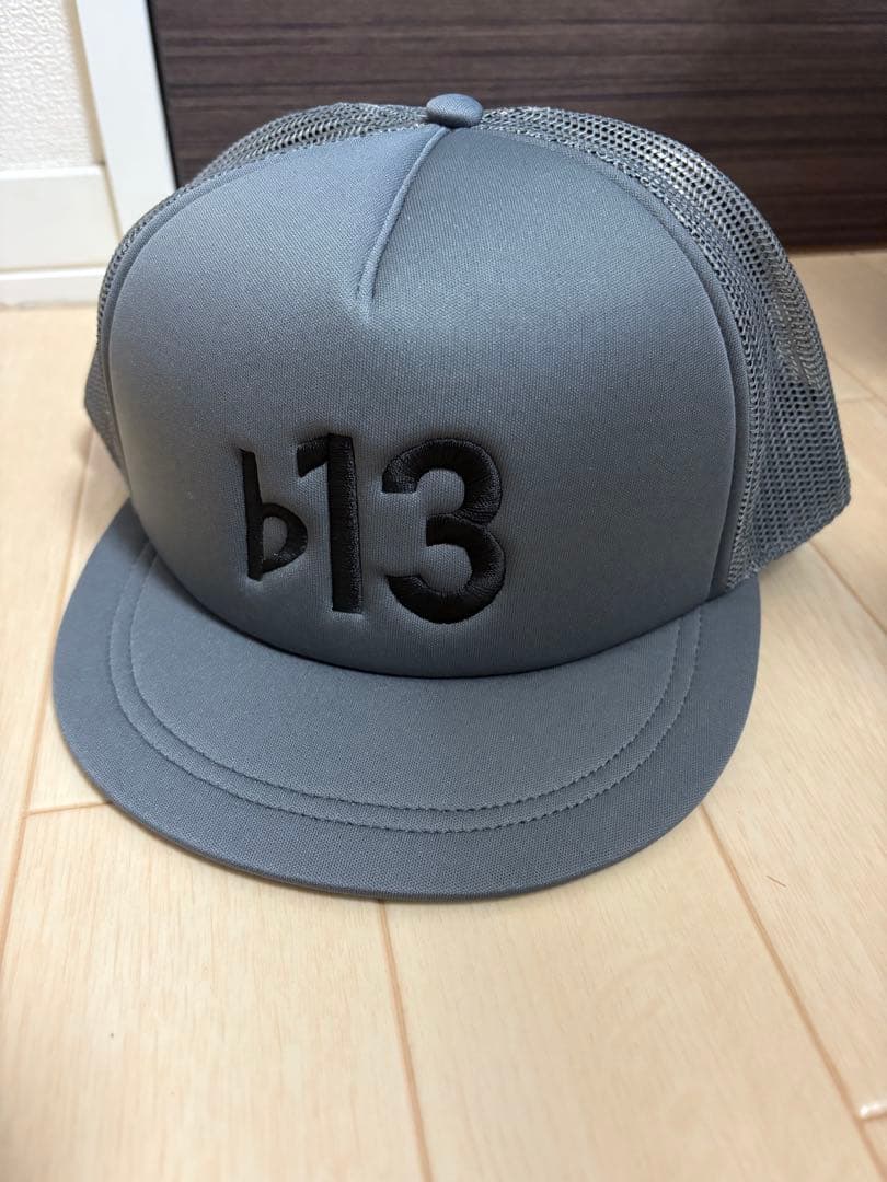 フラットサーティーン　♭13　キャップ　グレーchallenger