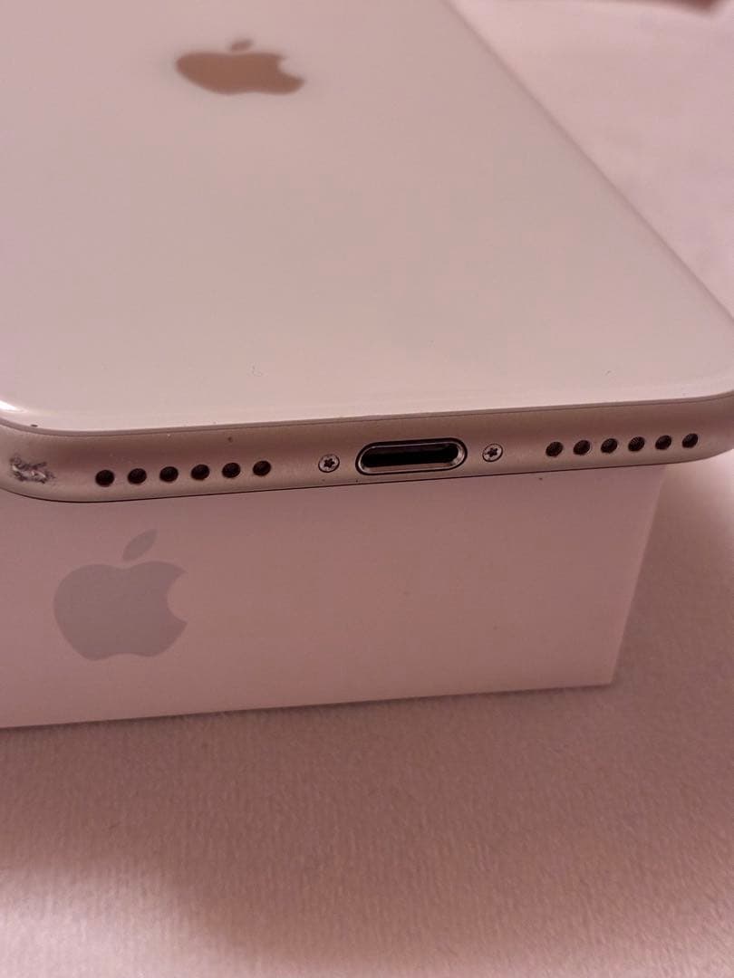 Apple iPhone se 第3世代　ホワイト　割れ傷なし　128