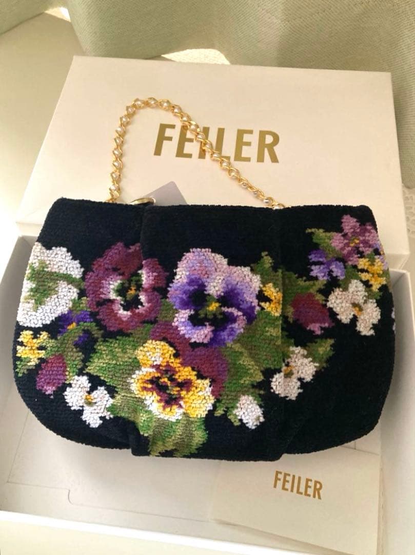 FEILERナイツドリーム　パールチェーン付ハンドバッグ