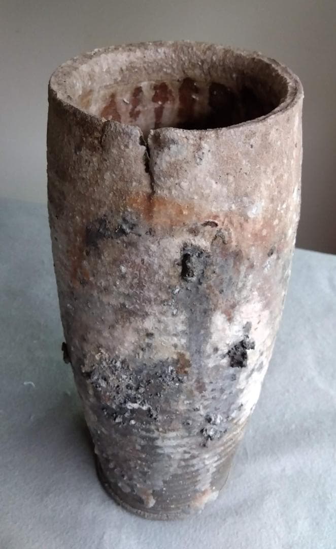 越前焼　白越不朝　塩越窯　自然灰釉究極美迸る逸品 還元窯変美筒状花器 No:12