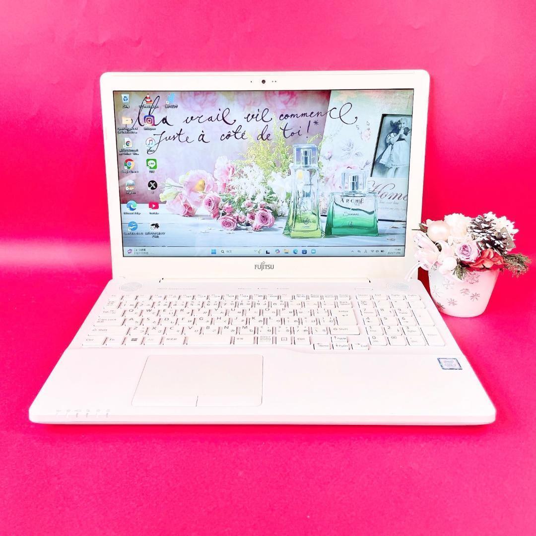 Corei7✨️薄型ノートパソコン✨️SSD512GBカメラ付きWindows11白