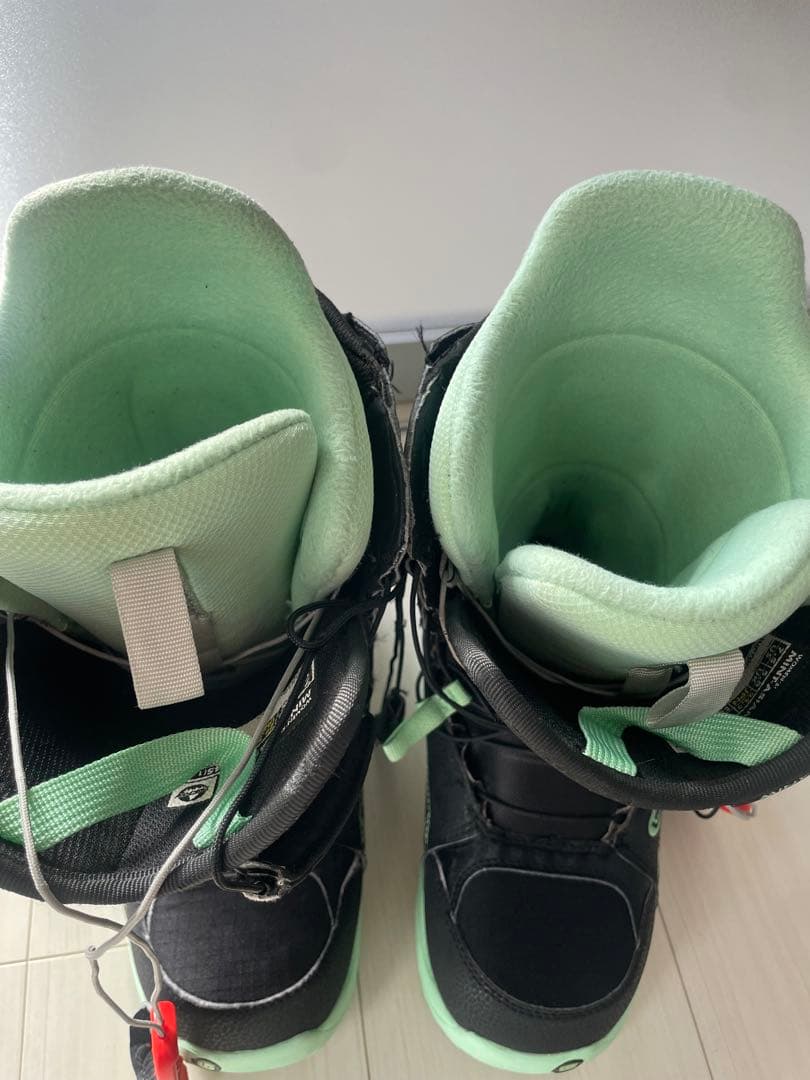 お値下げ中❗️Burton Mint 女性用スノーボードブーツ 24.5cm