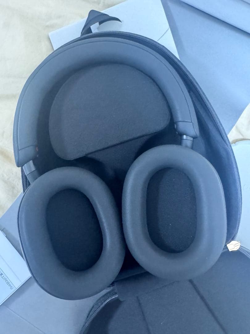 ソニー　SONY ワイヤレスヘッドホン　WH-1000XM5