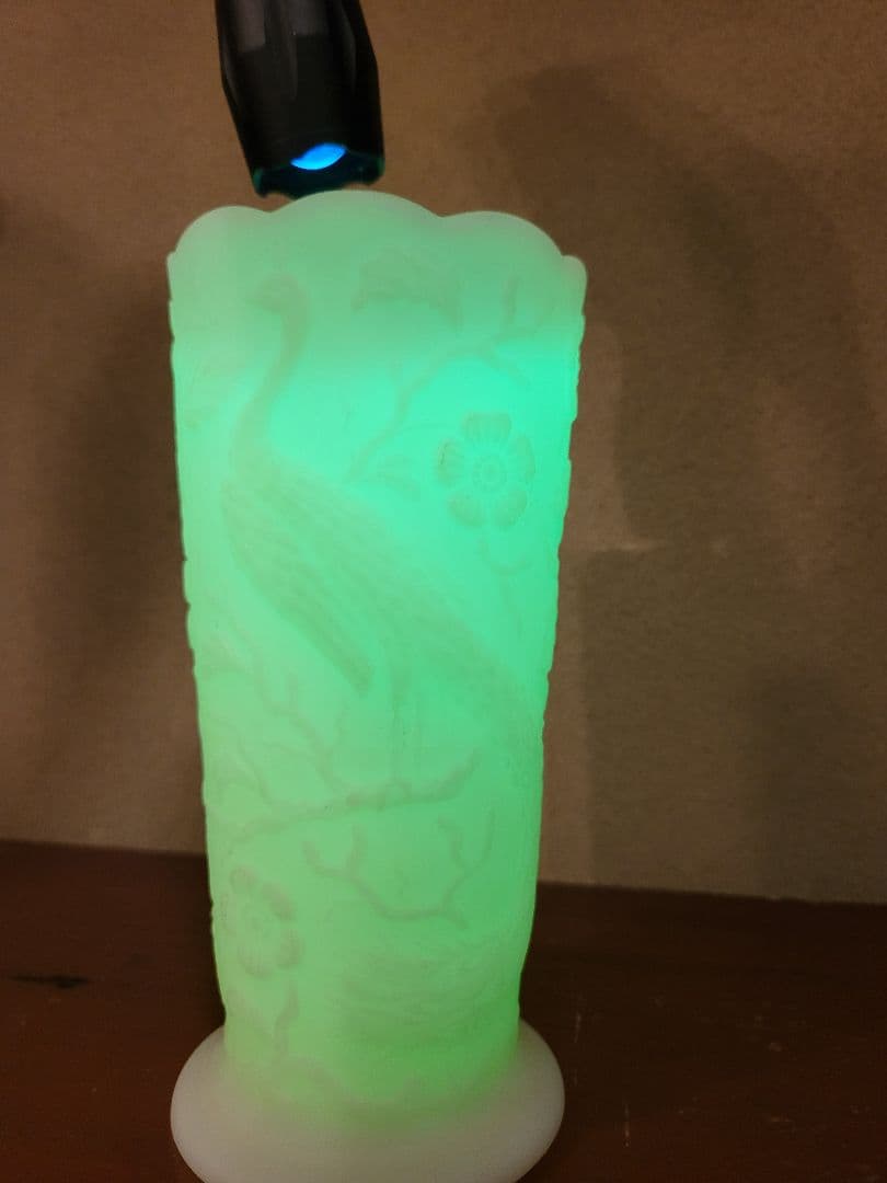 花瓶　フラワーベース　ウランガラス