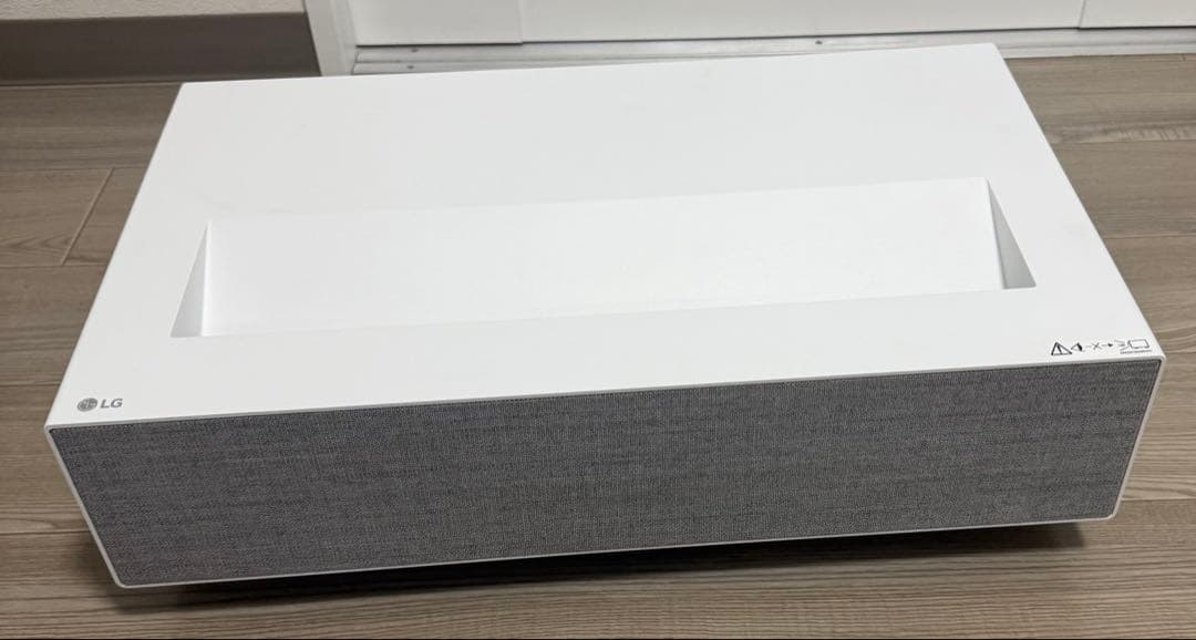 LG 超短焦点 レーザー4Kプロジェクター HU715QW