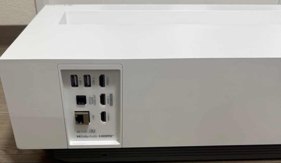 LG 超短焦点 レーザー4Kプロジェクター HU715QW