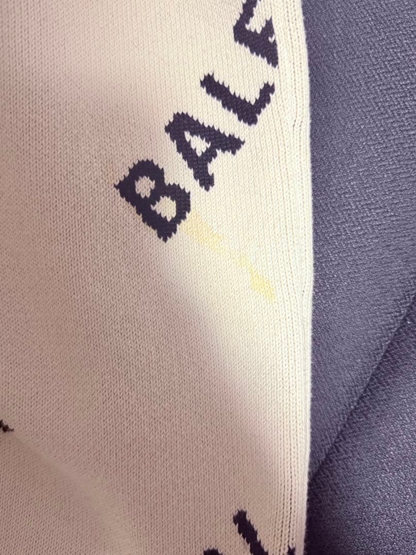 BALENCIAGA ロゴ入り ホワイトニットセーター