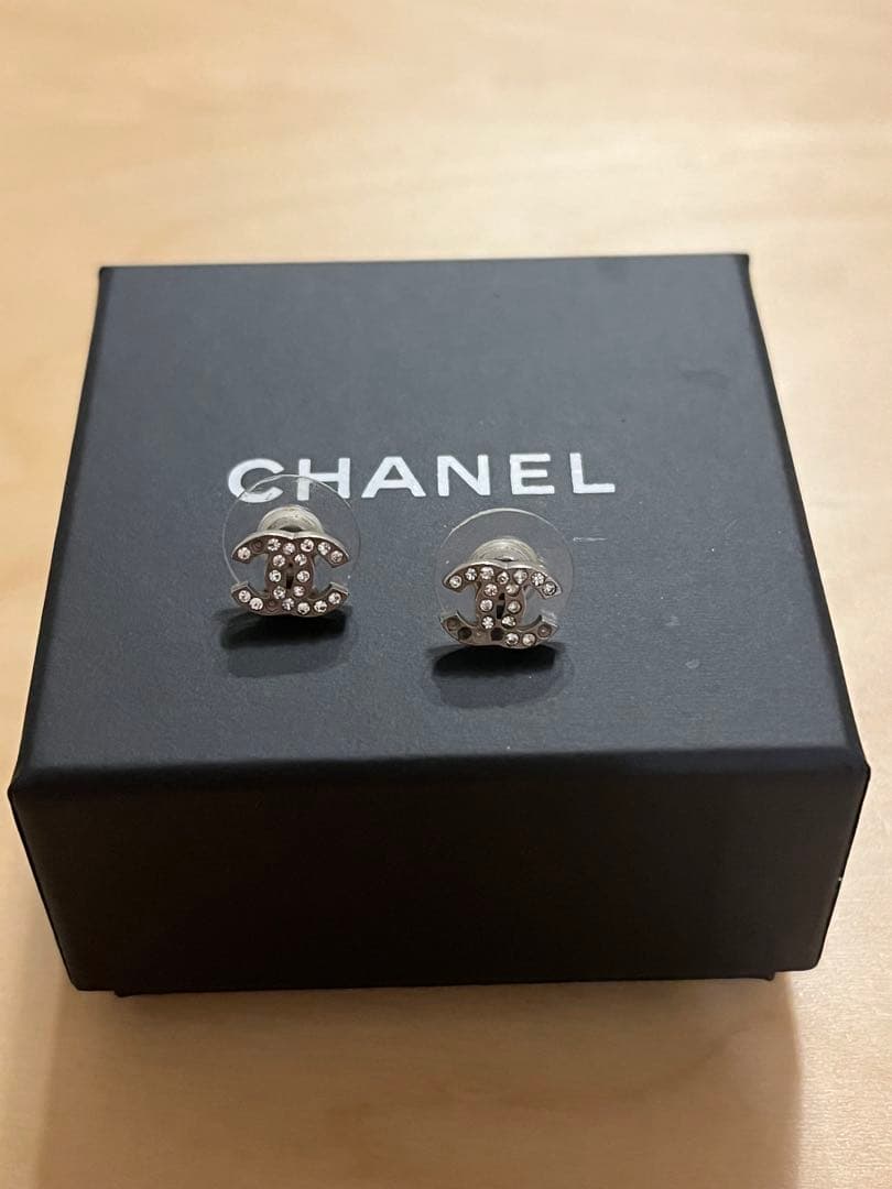 CHANEL ロゴデザイン ピアス
