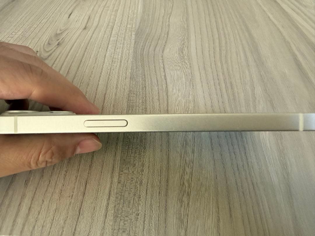 iPhone 13 スターライト