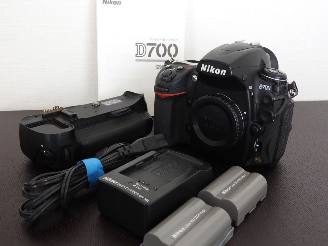 Nikon D700 ニコン デジタル一眼レフカメラ MB-D10 縦グリップ付