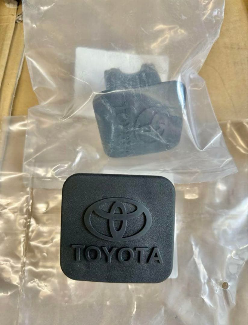 ヒッチキャップ付き　ランクル250 純正 ヒッチメンバー カバー ハーフ　セット