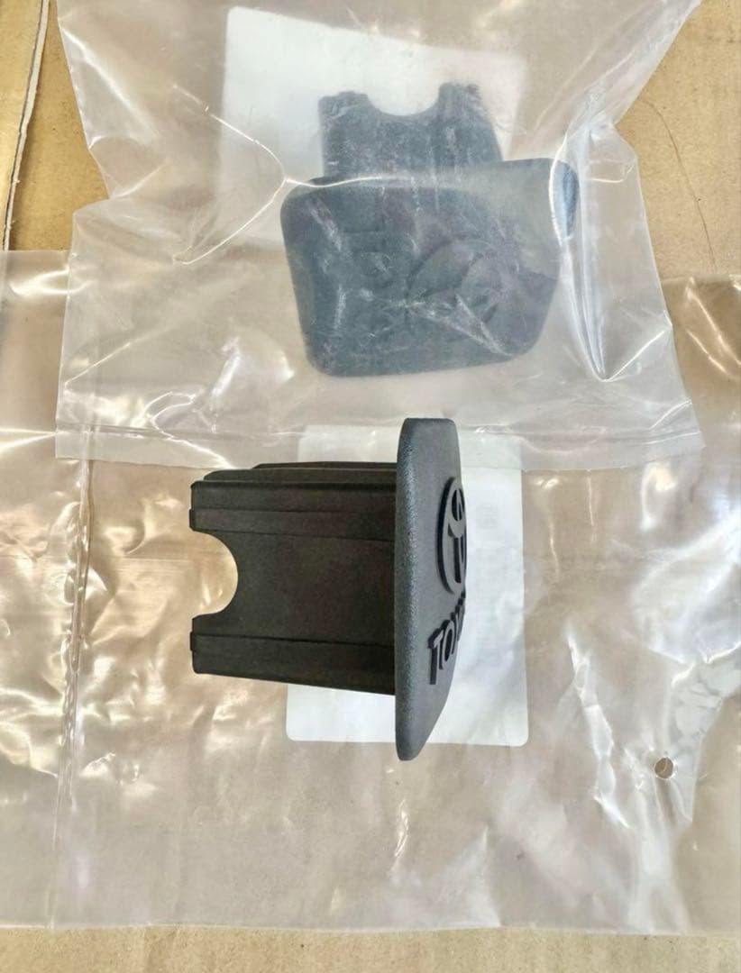 ヒッチキャップ付き　ランクル250 純正 ヒッチメンバー カバー ハーフ　セット