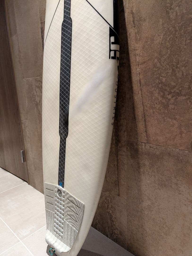 EPSのJSインダストリーズ XERO HYFI2.0 5'11 31L