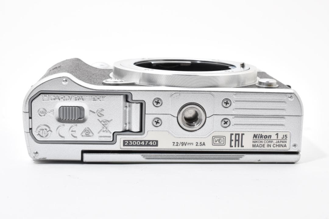 超美品 ニコン 1 J5 ミラーレスデジタルカメラボディ シルバー Nikon