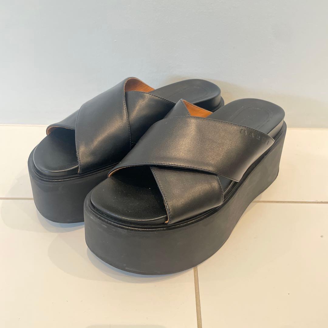 MARNI ブラック クロスストラップ 厚底サンダル