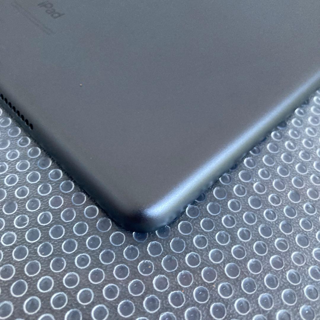 3777【早い者勝ち】比較的美品☆iPad8 第8世代 32GB SIMフリー☆