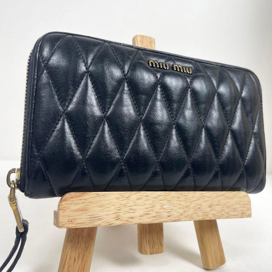 ミュウミュウ　キルティング　長財布　ロゴプレート　レザー　ブラック　希少美品！