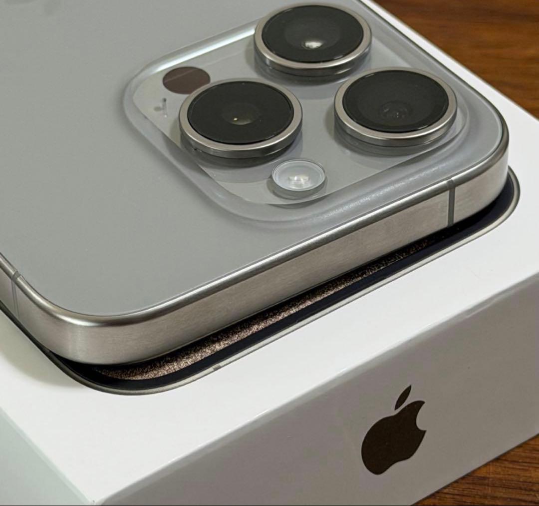 iPhone 15 pro 512GB ナチュラルチタニウム SIMフリー 美品