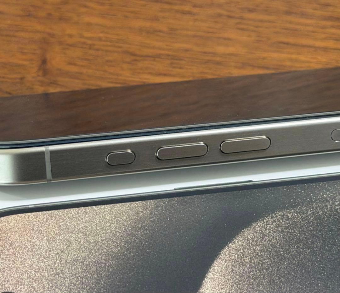 iPhone 15 pro 512GB ナチュラルチタニウム SIMフリー 美品