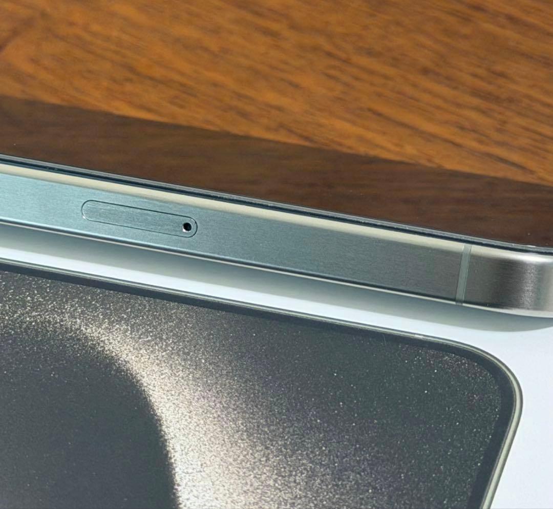 iPhone 15 pro 512GB ナチュラルチタニウム SIMフリー 美品