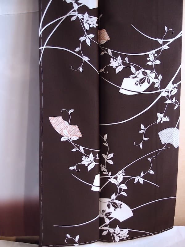 未使用　染め小紋（流れるような蔓葉文）裄68 正絹美品