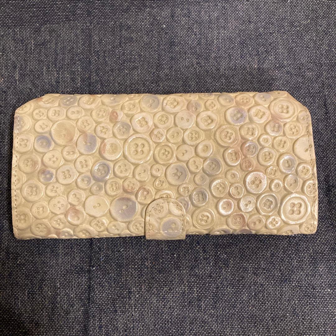 美品　ヒロコハヤシ　エレンディラ　ボタン　クリーム　長財布
