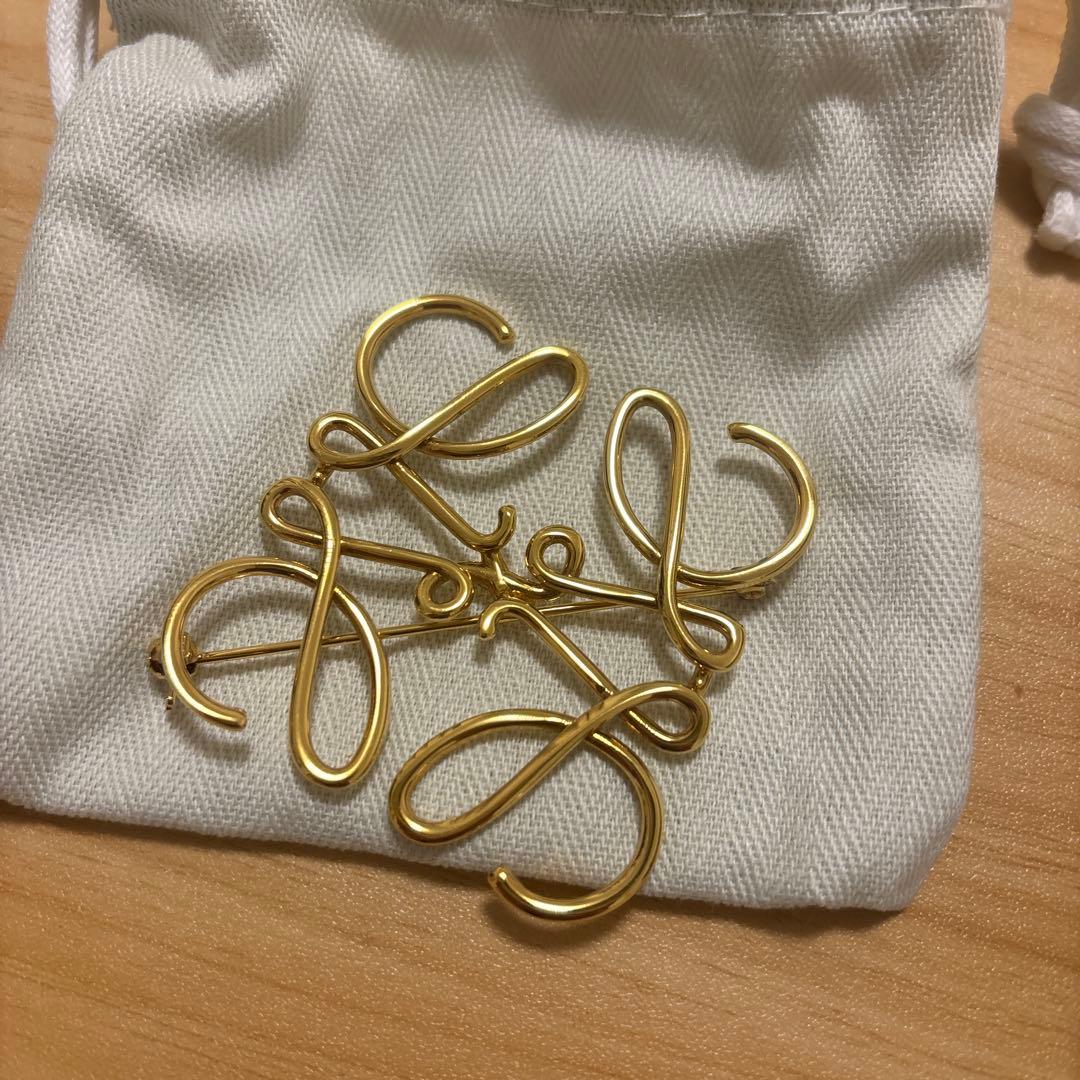 LOEWE ブローチ　ゴールド　ほぼ未使用品