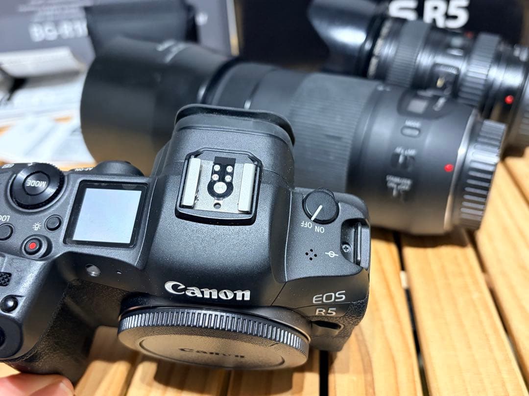 【美品】Canon EOS R5 ボディのみ 付属品完備