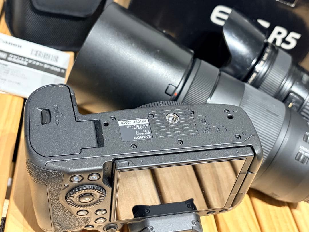 【美品】Canon EOS R5 ボディのみ 付属品完備