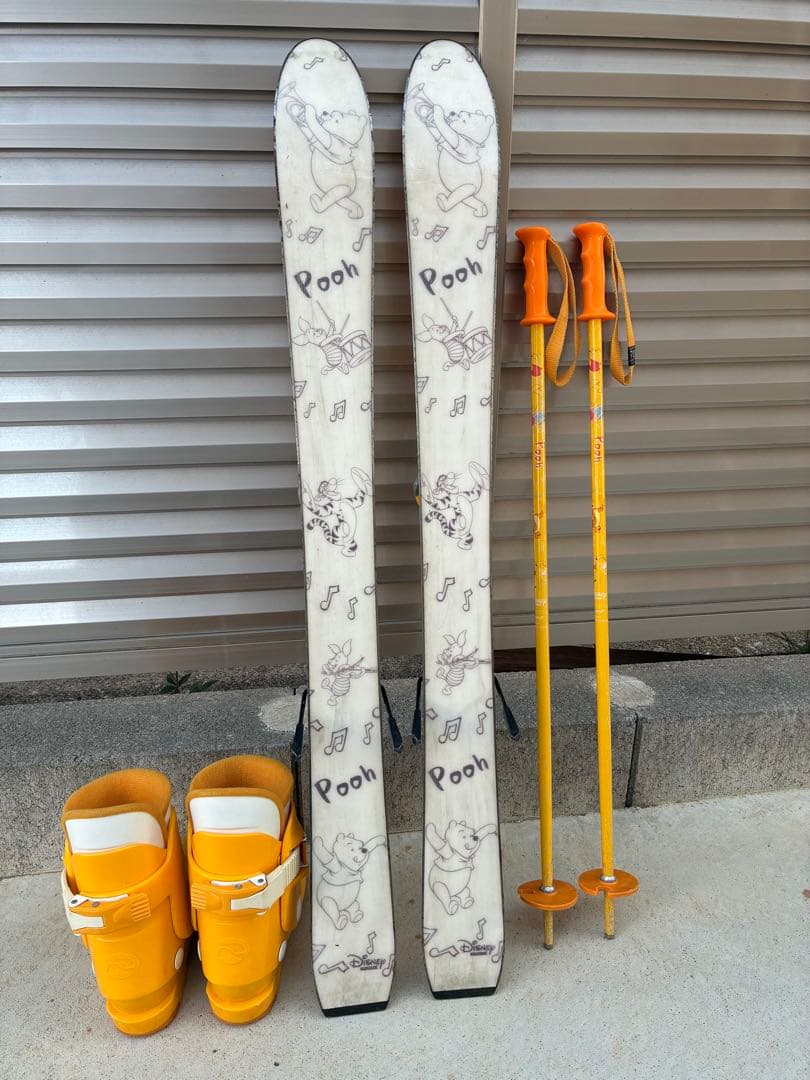 なち◼️スキー板とストックとブーツの３点セット