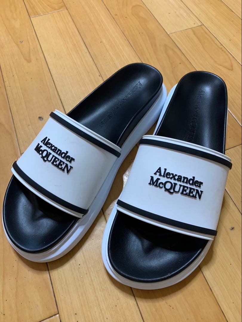 Alexander McQueen ビーチサンダル ホワイト/ブラック　４２