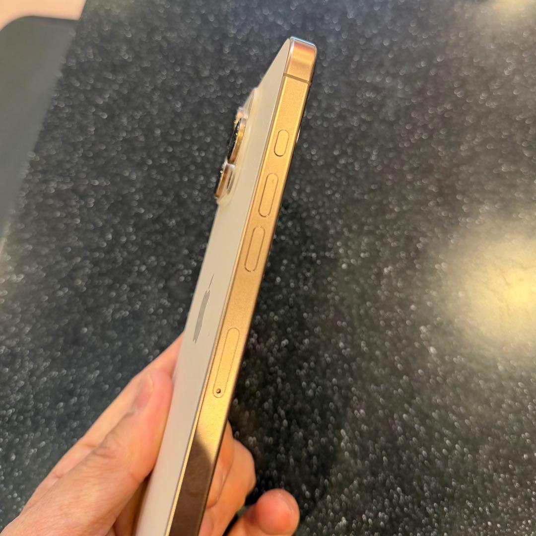 【超美品】iPhone 16 Pro Max ゴールド 本体