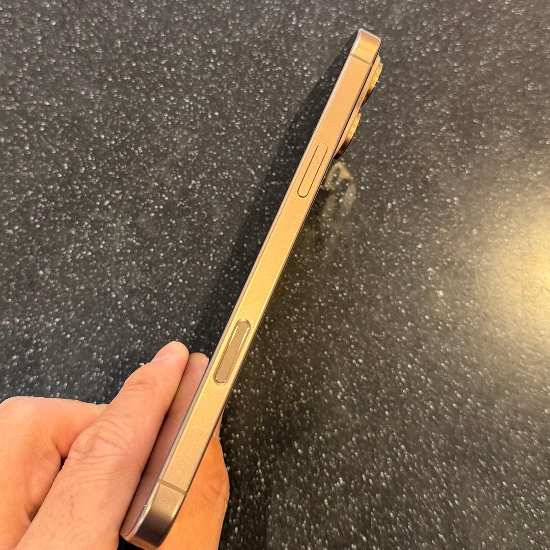 【超美品】iPhone 16 Pro Max ゴールド 本体