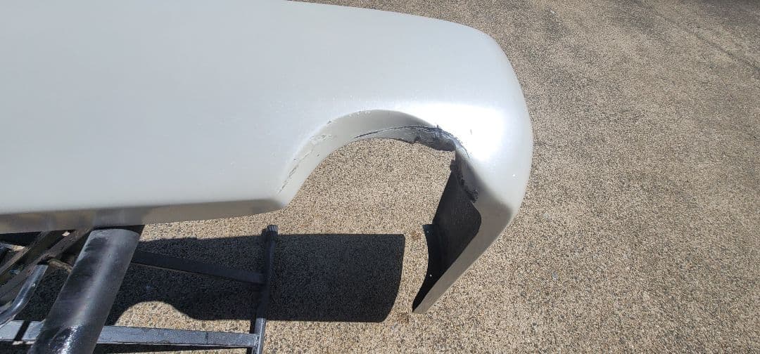 ハイエース 200系ナロー標準リアバンパー　 070塗装済み　引き取りOK