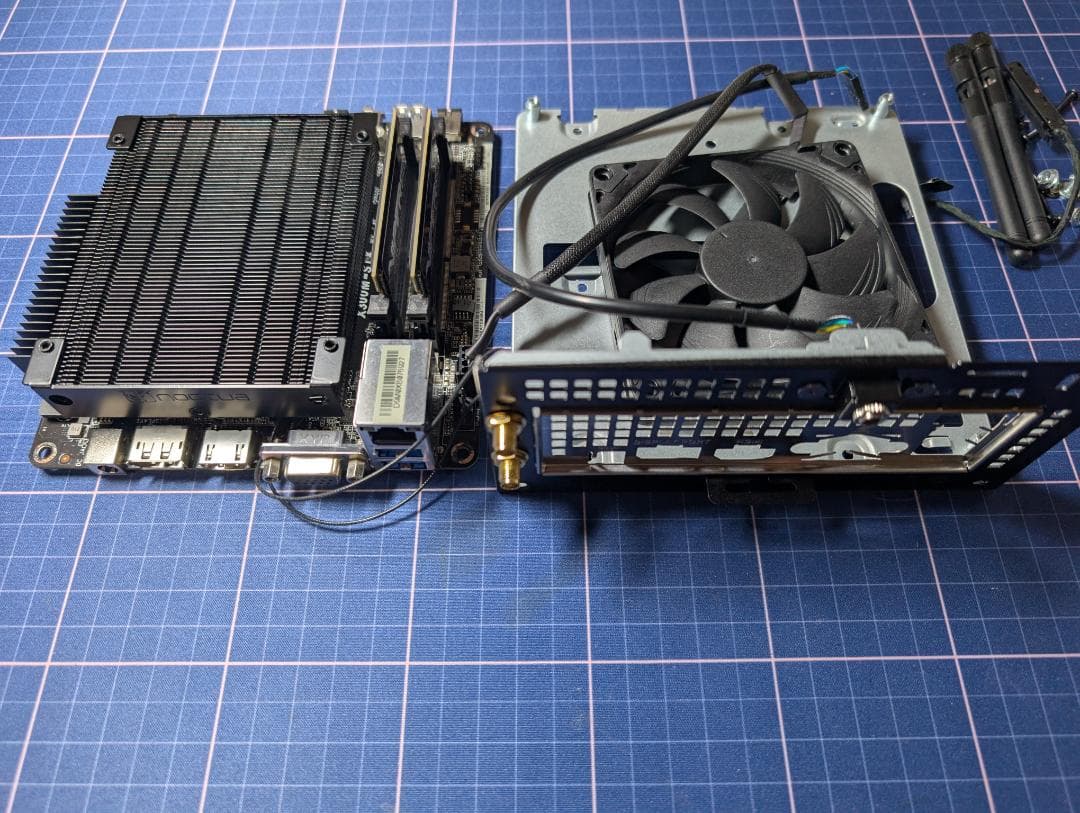 DeskMini X300 Ryzen 5 3400G ベアボーンPC