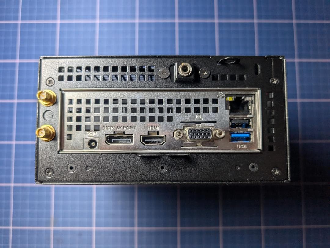 DeskMini X300 Ryzen 5 3400G ベアボーンPC