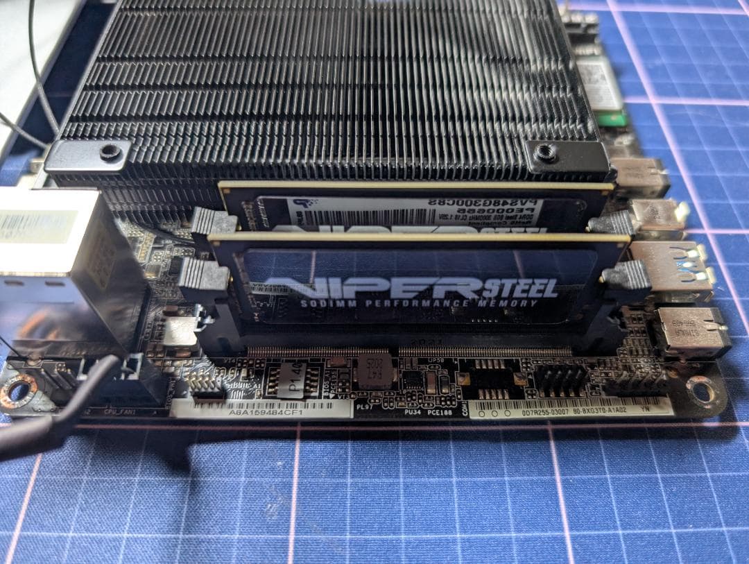 DeskMini X300 Ryzen 5 3400G ベアボーンPC