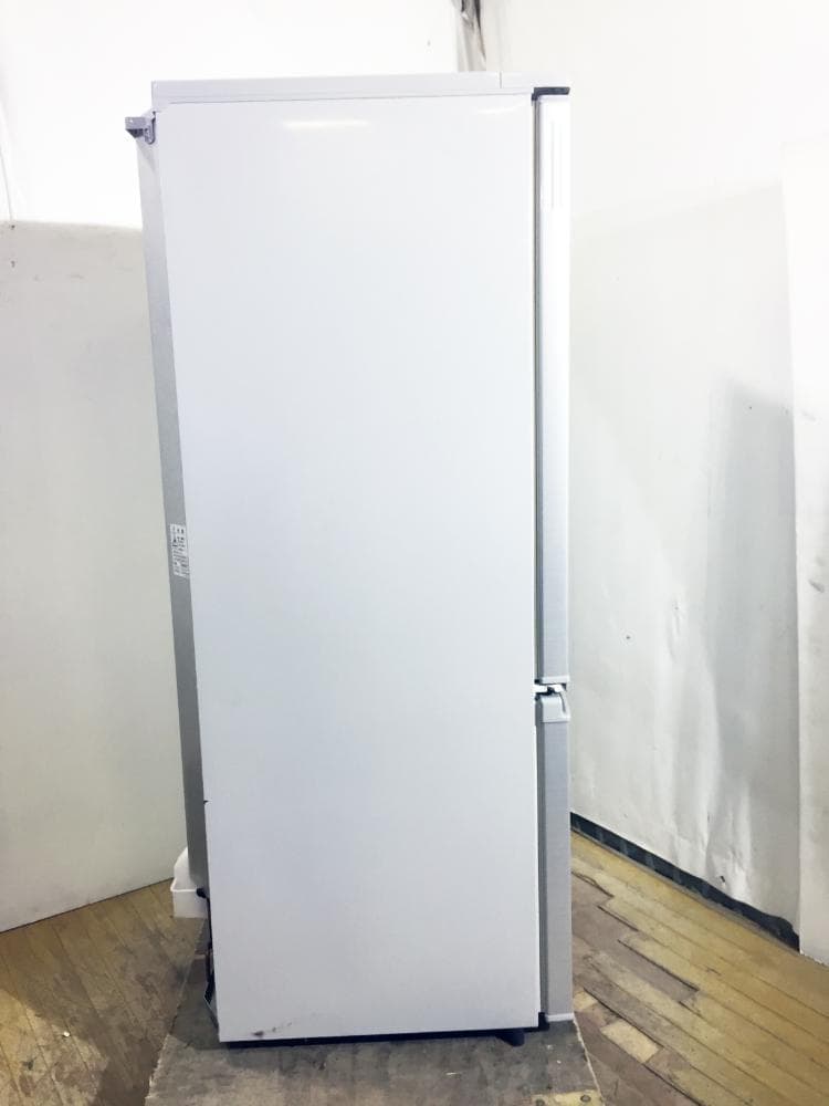 玄関前SHARP 167L 冷蔵庫【SJ-D17D-S】E4AO