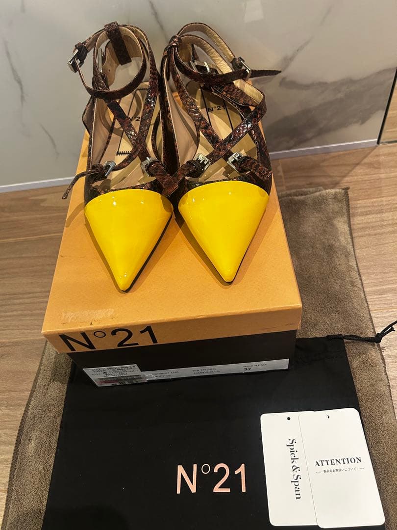 N°21 イエローポインテッドトゥフラットシューズ　37